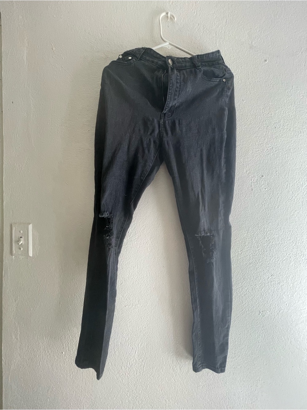 Women’s Black Distressed Slim Jeans